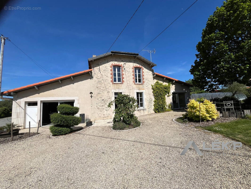 Maison à LES HERBIERS