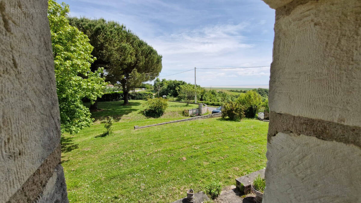 Maison à CHENAC-SAINT-SEURIN-D&#039;UZET