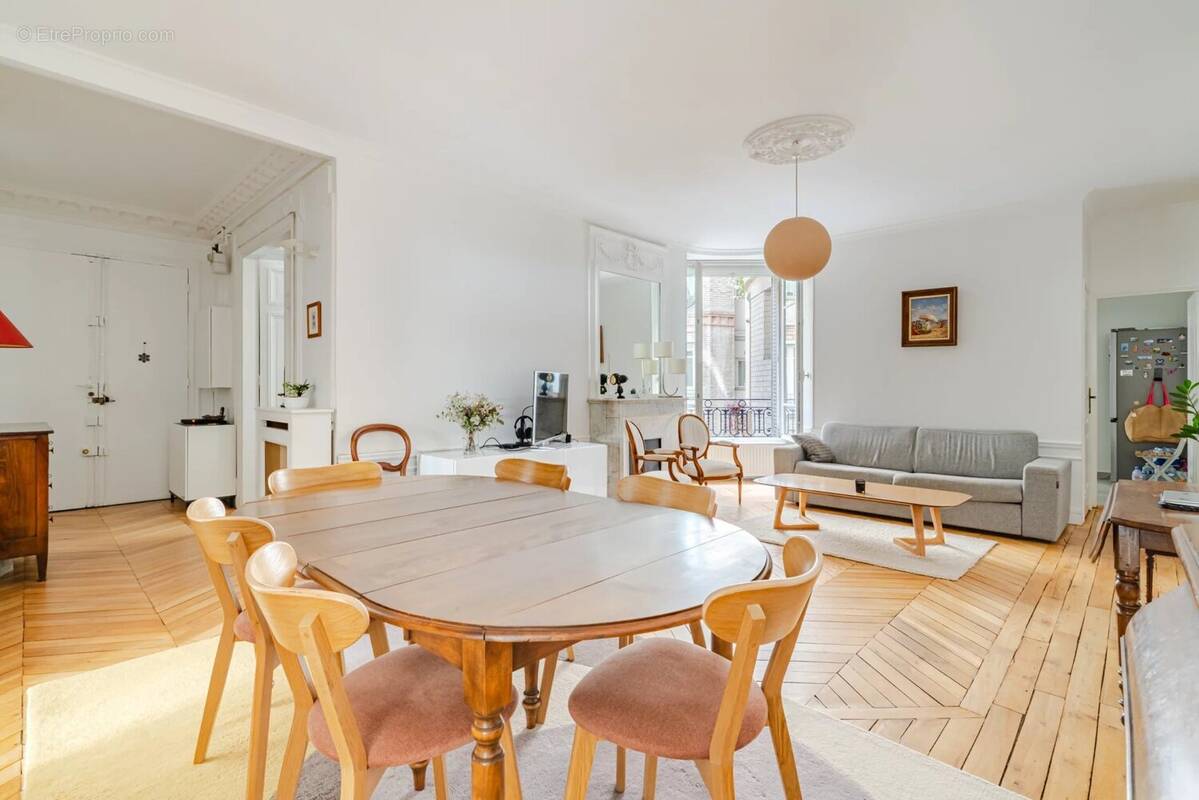 Appartement à PARIS-17E