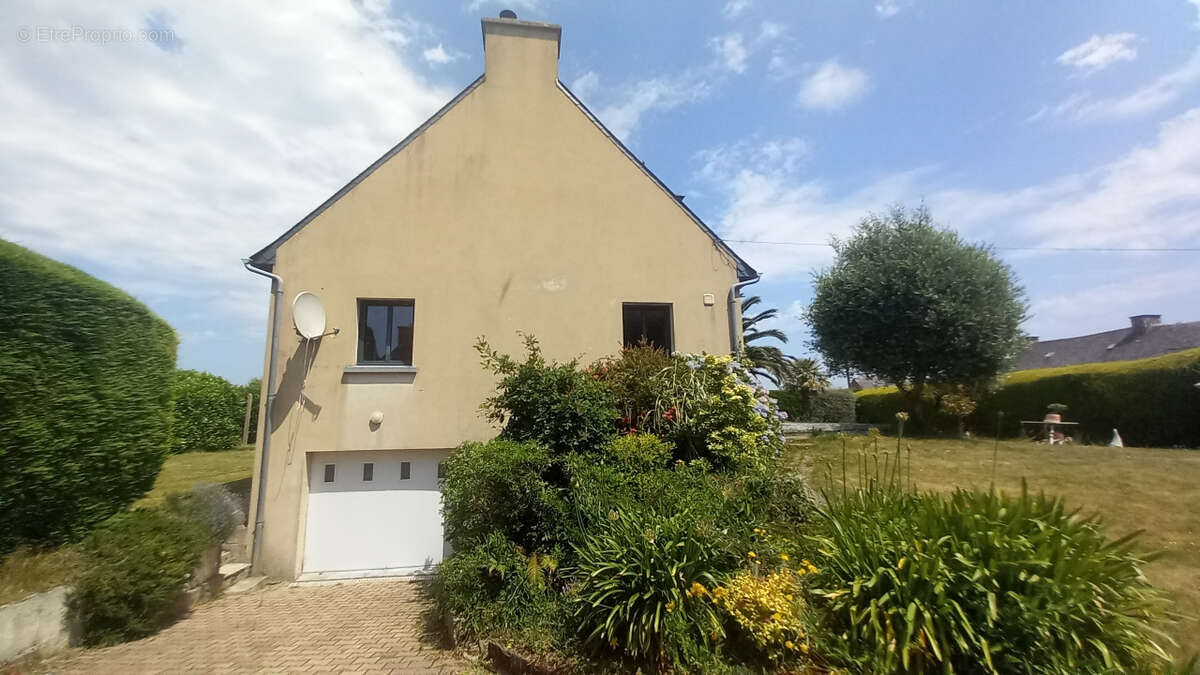 Maison à PLOURIVO