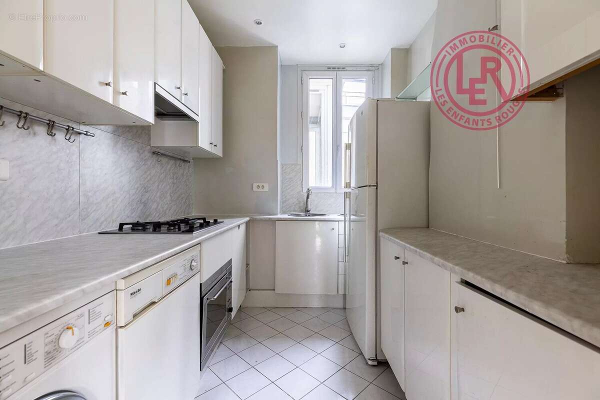 Appartement à PARIS-14E