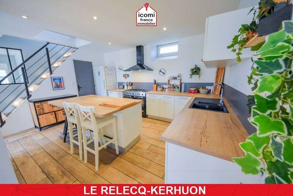 Maison à LE RELECQ-KERHUON