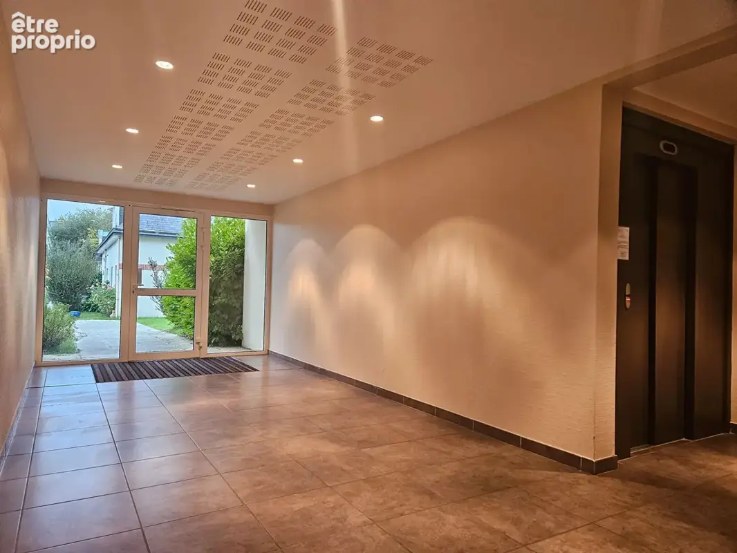 LANVALLAY  BOURG:  Grand appartement  Lumineux  avec grand balcon dans residence avec ascenseur et garage - photo 13
