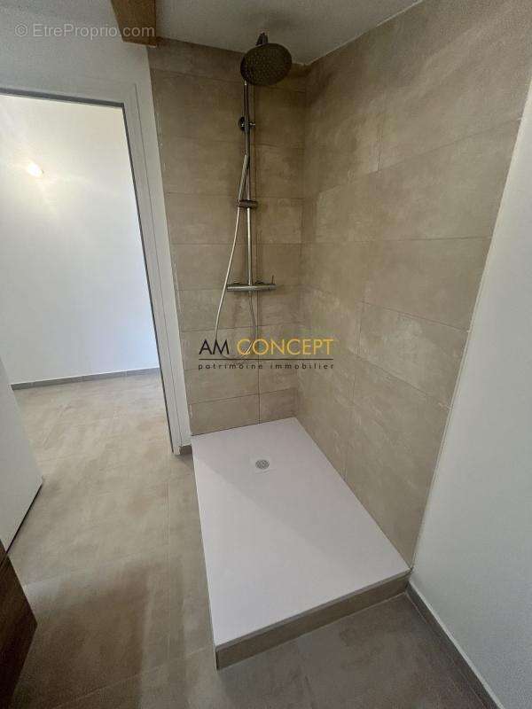 Appartement à CHATEAUNEUF-VILLEVIEILLE