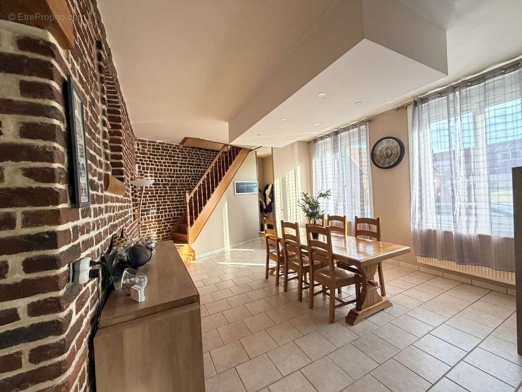 Salle à manger - Maison à MONCHECOURT