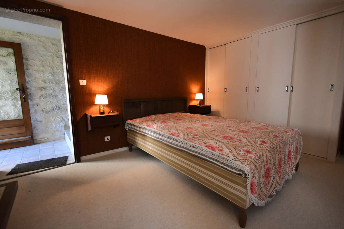 Maison à MONTAIGU-DE-QUERCY