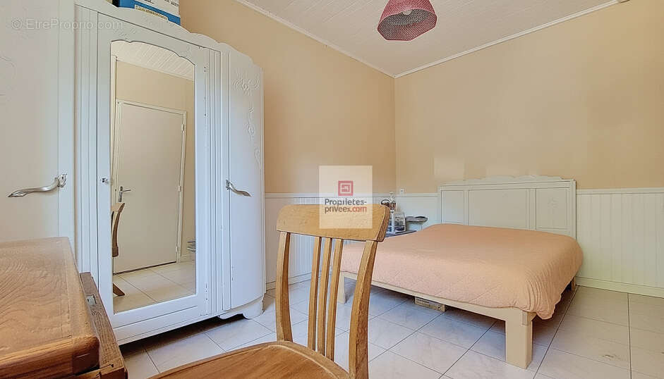 PLAZAC: BELLE VUE ET CALME! - Maison avec gîte attenant. 3/4 chambres. Dépendance. Terrain constructible , Prés et bois environ  - photo 14