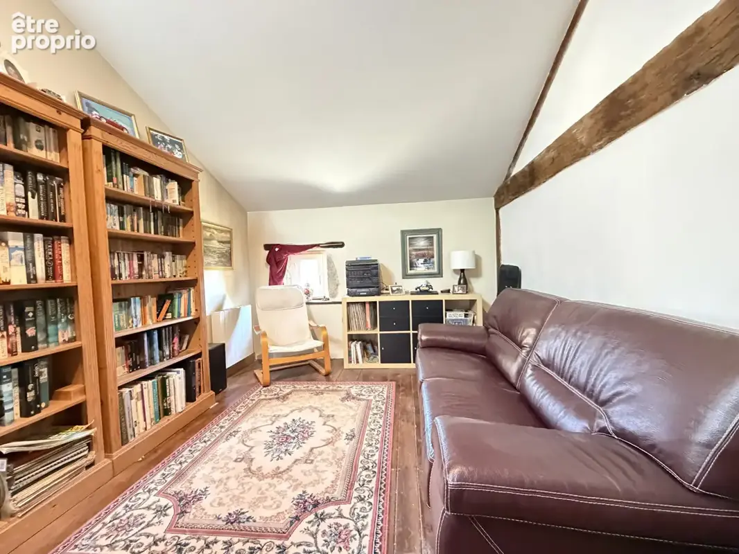 Charmante maison de caractère rénovée avec  4 chambres, grange et jardin arboré - photo 8