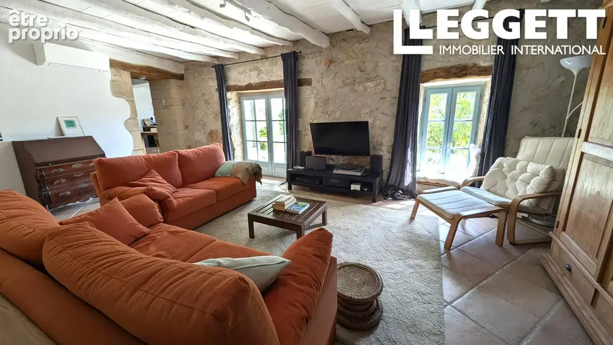Exceptional property (2 houses, swimming pool, 13 ha woods/meadows) with panoramic views over the Célé valley - photo 9