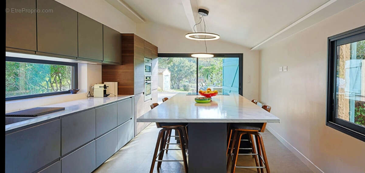 Maison à LA LONDE-LES-MAURES