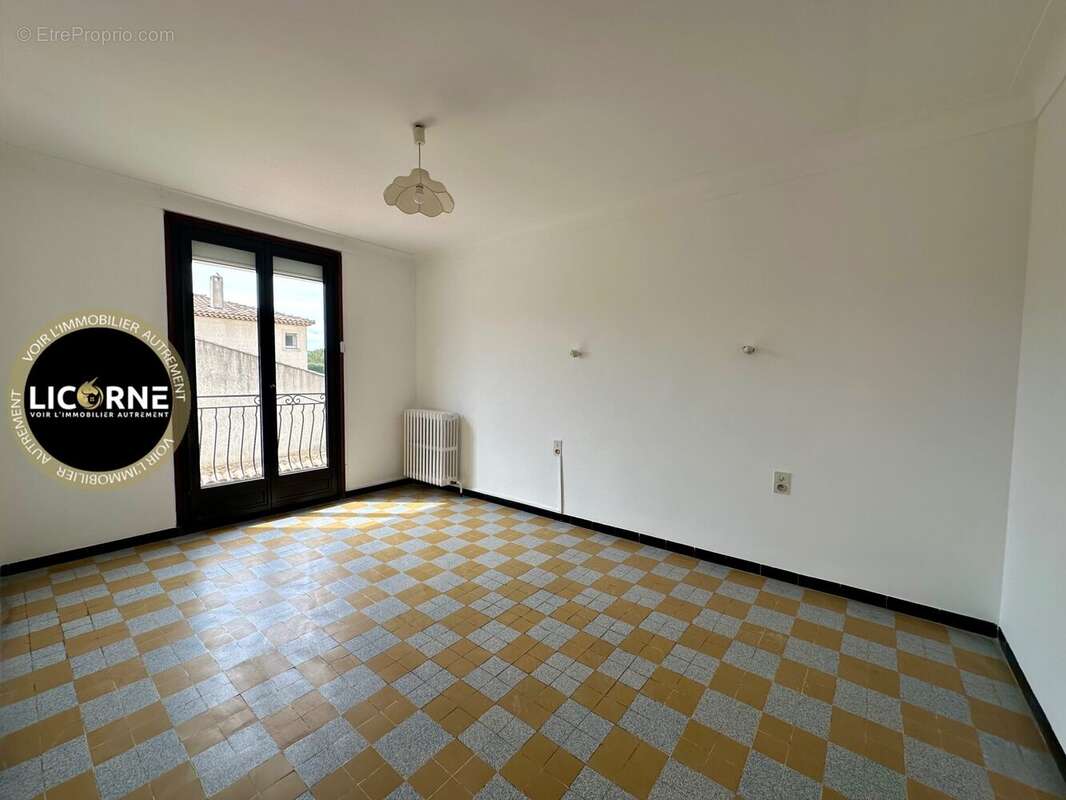 Maison à LE PUY-SAINTE-REPARADE