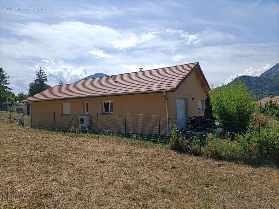 Maison à ESPINASSES