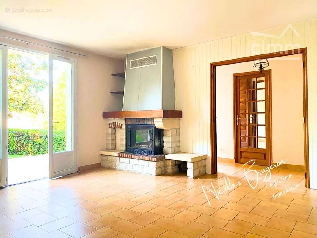 Maison à BUSSAC-SUR-CHARENTE