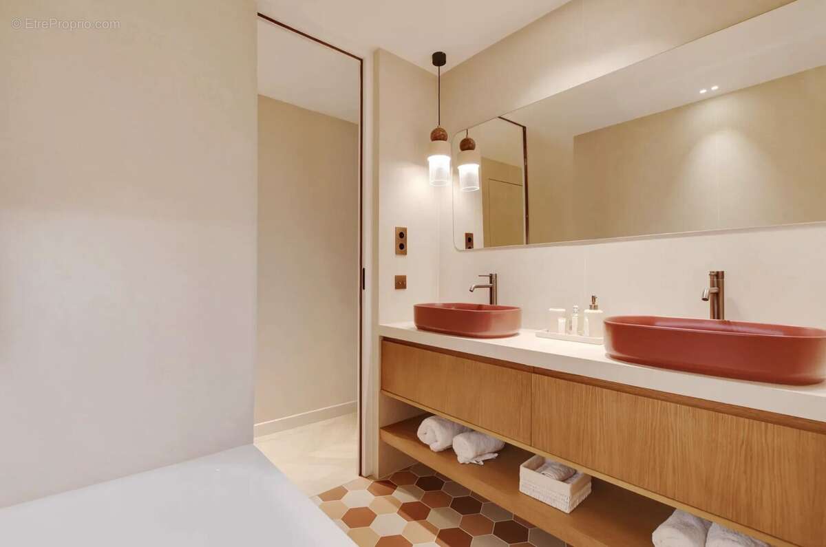 Appartement à PARIS-16E