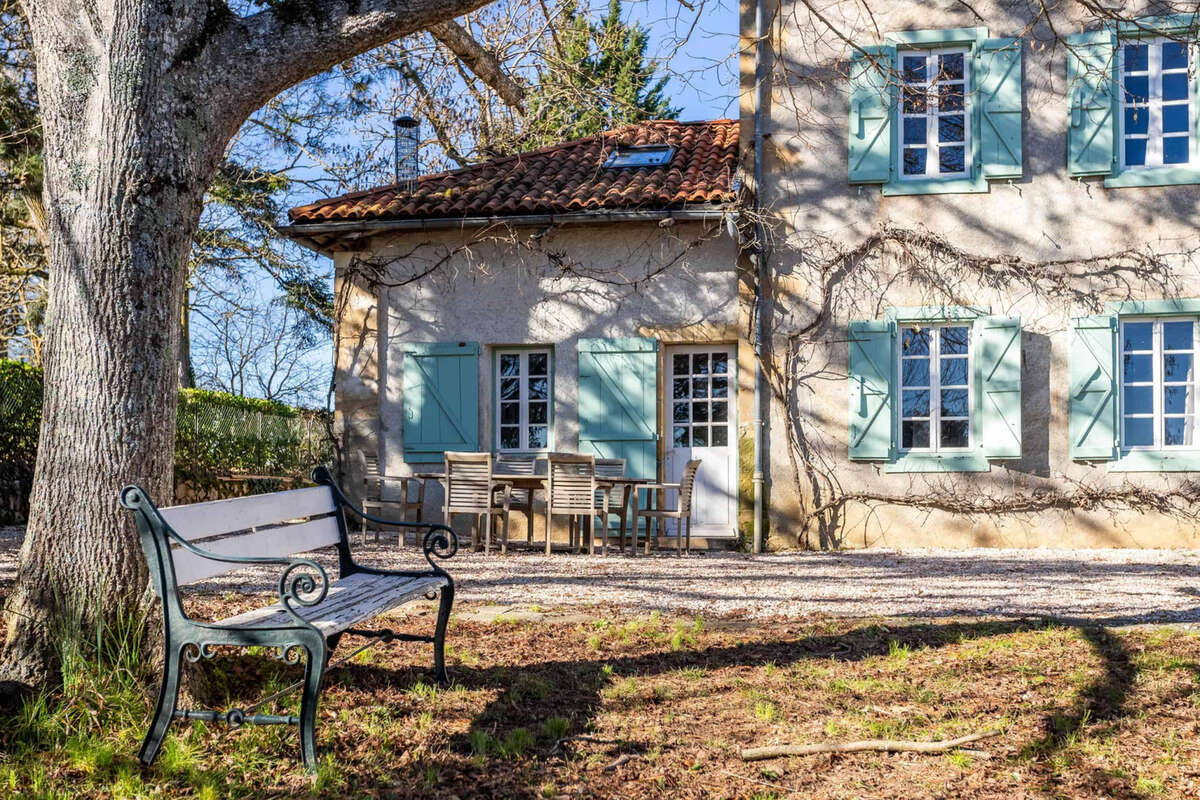 Stone Presbytere in a hamlet with mountain views - photo 24
