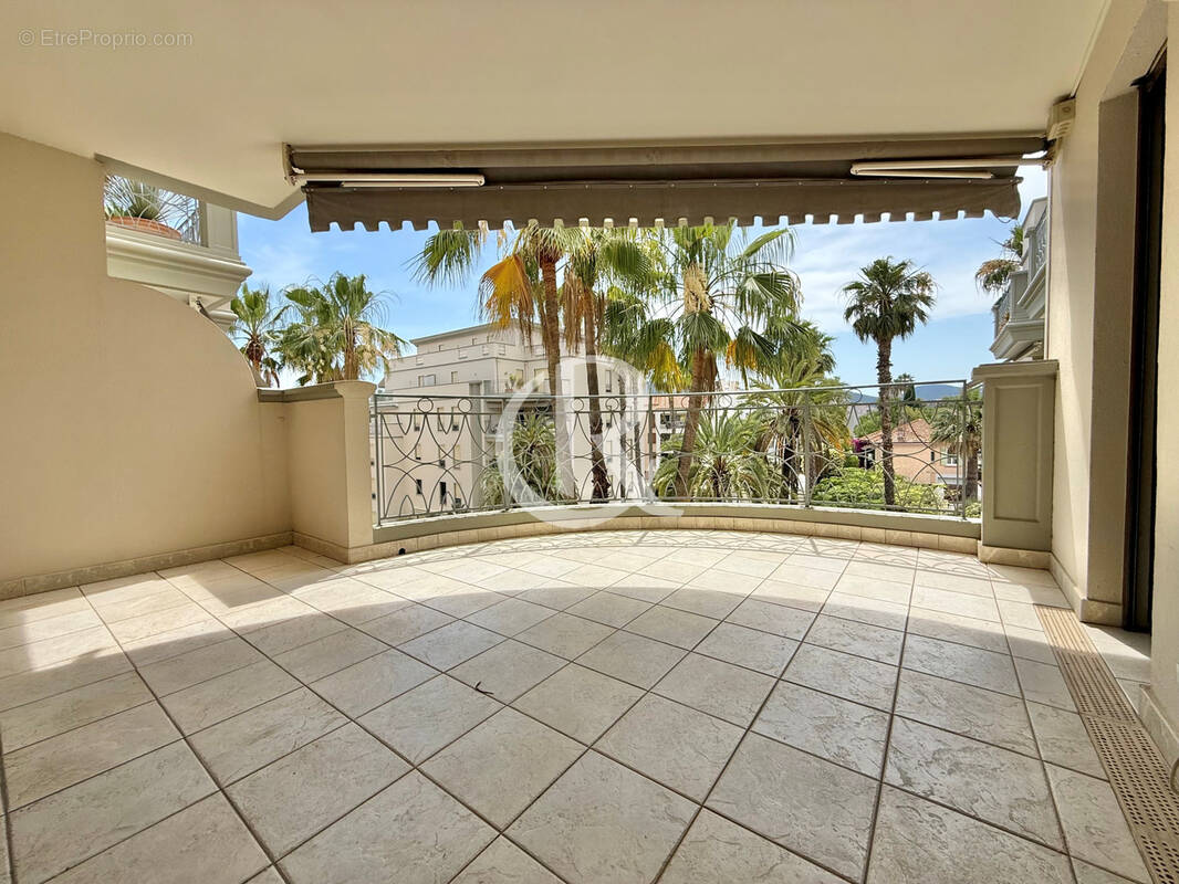Appartement à HYERES