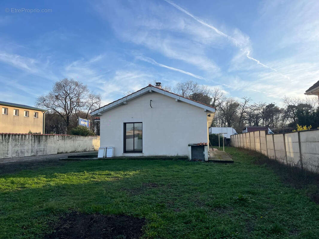 Maison à PAREMPUYRE