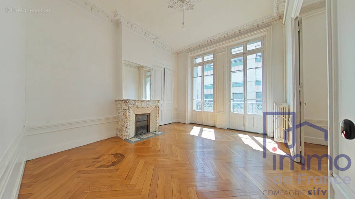 Appartement à SAINT-ETIENNE