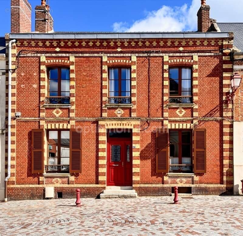 Maison de caractère en briques – 146 m² – Jardin intimiste – Combles aménageables – Centre-ville de Marle - photo 13