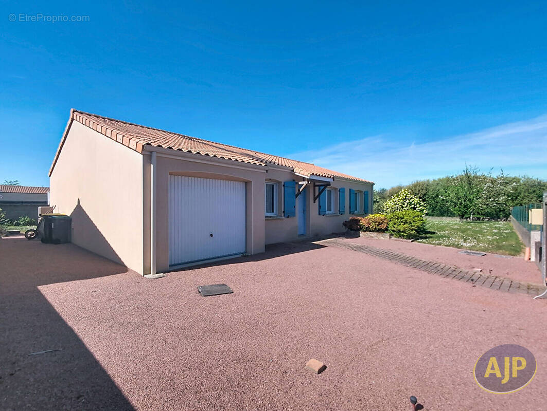 Maison à VIEILLEVIGNE