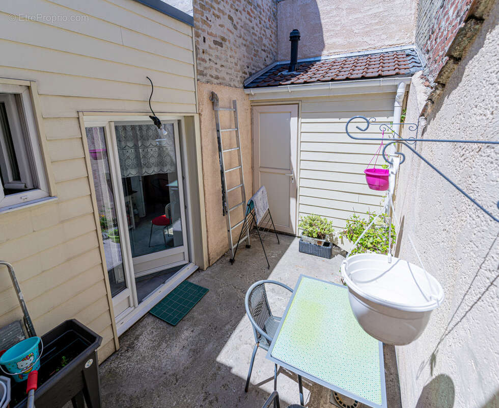 Secteur Voltaire, maison type 1920,  96m2, 2chambres, cour. - photo 12