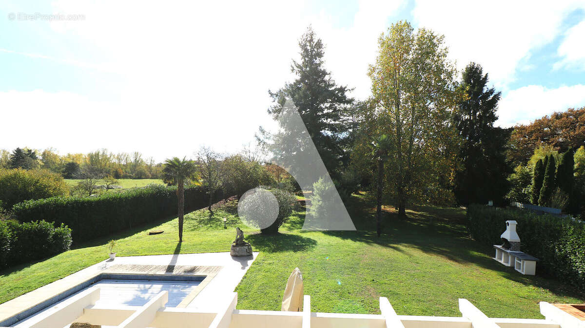 Maison d'architecte avec piscine 9 pièces 232.74 m² - photo 4