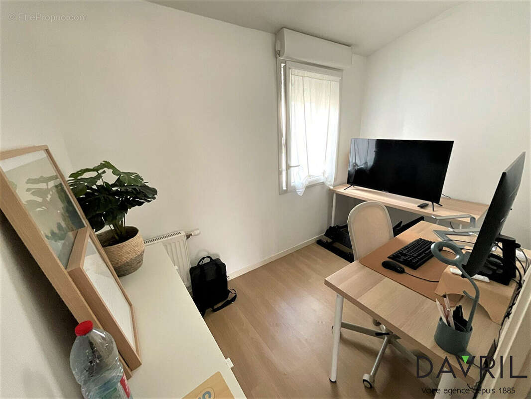 Appartement à CHANTELOUP-LES-VIGNES
