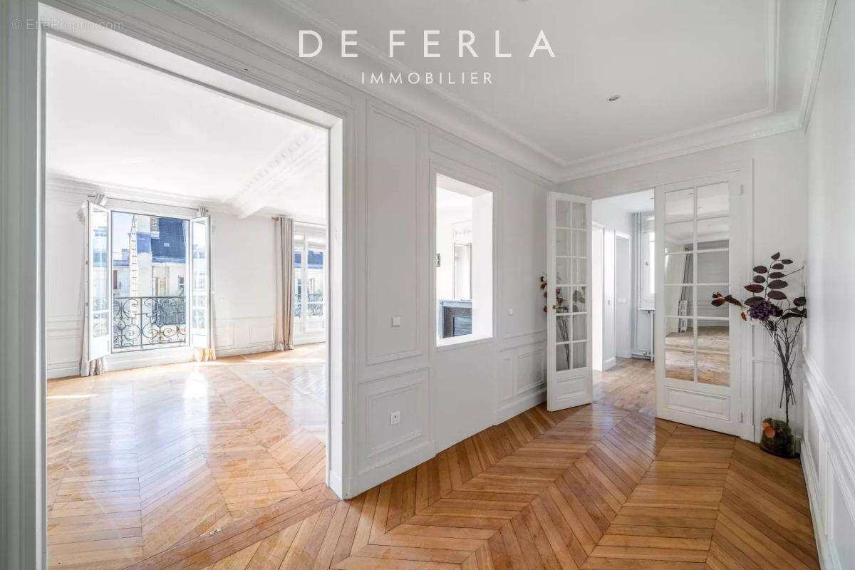 Appartement à NEUILLY-SUR-SEINE