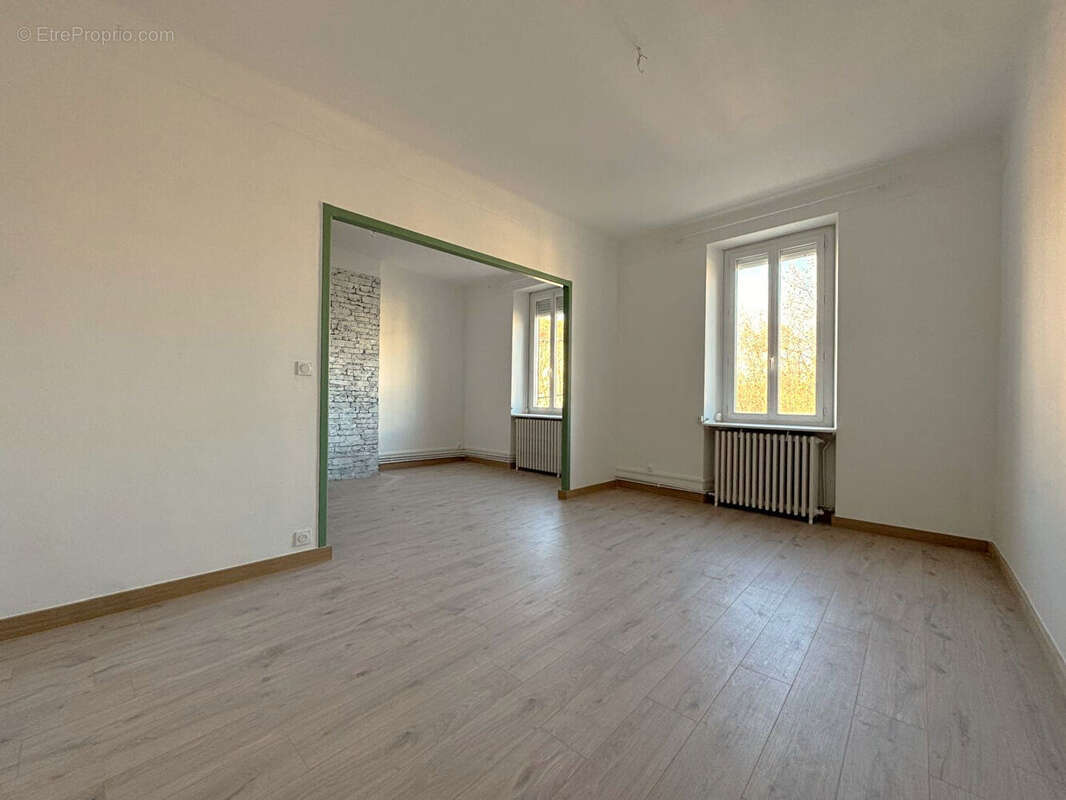 Immeuble Bagnols sur Cèze - 9 pièces - 178 m² - photo 2
