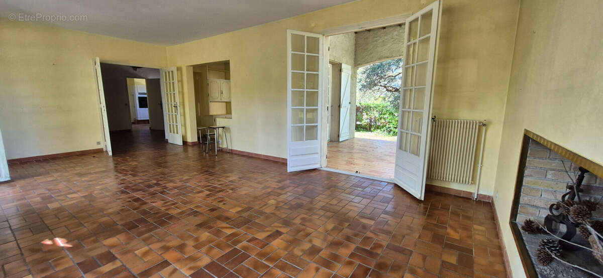 Maison à SAINT-CLEMENT-DE-RIVIERE