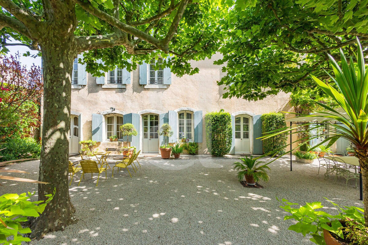 Maison à L'ISLE-SUR-LA-SORGUE