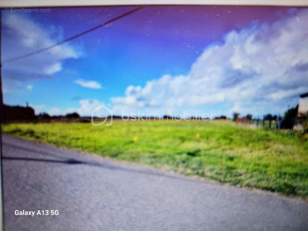 Terrain à LENCLOITRE