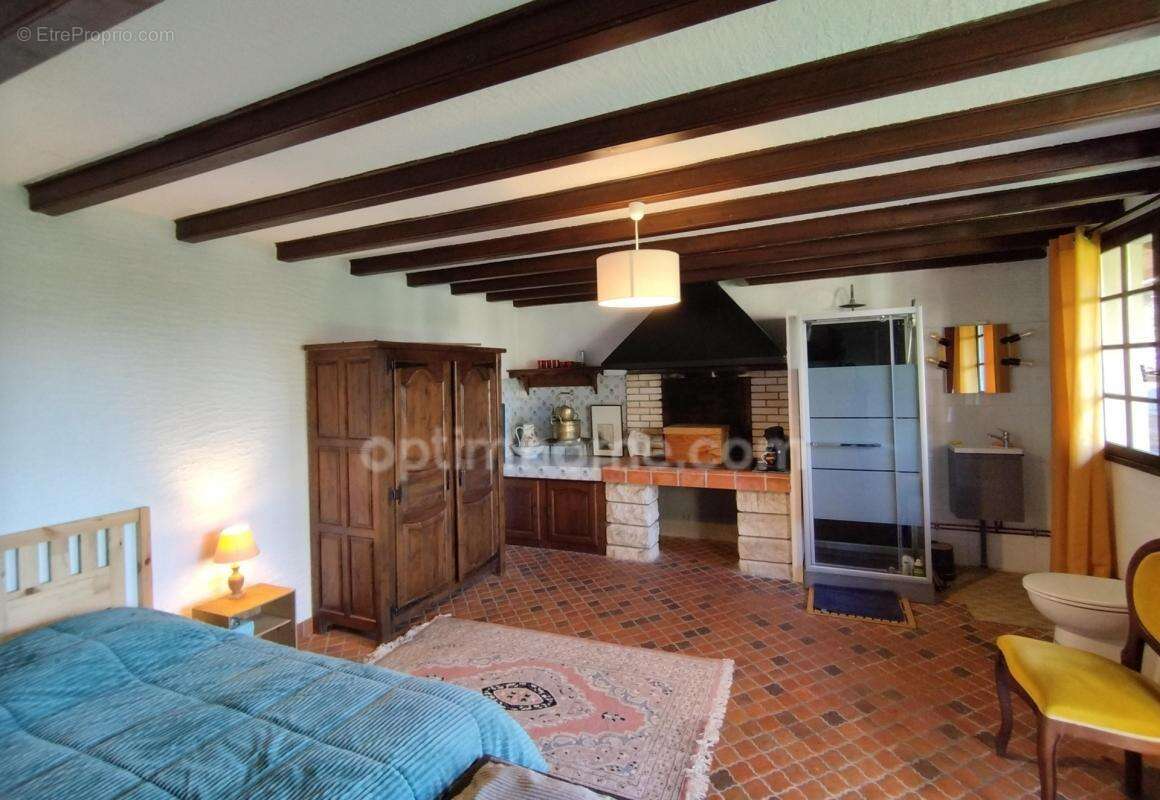 Charente, proche La Rochefoucauld, maison 200 m², piscine couverte avec terrain 5529 m² - photo 17