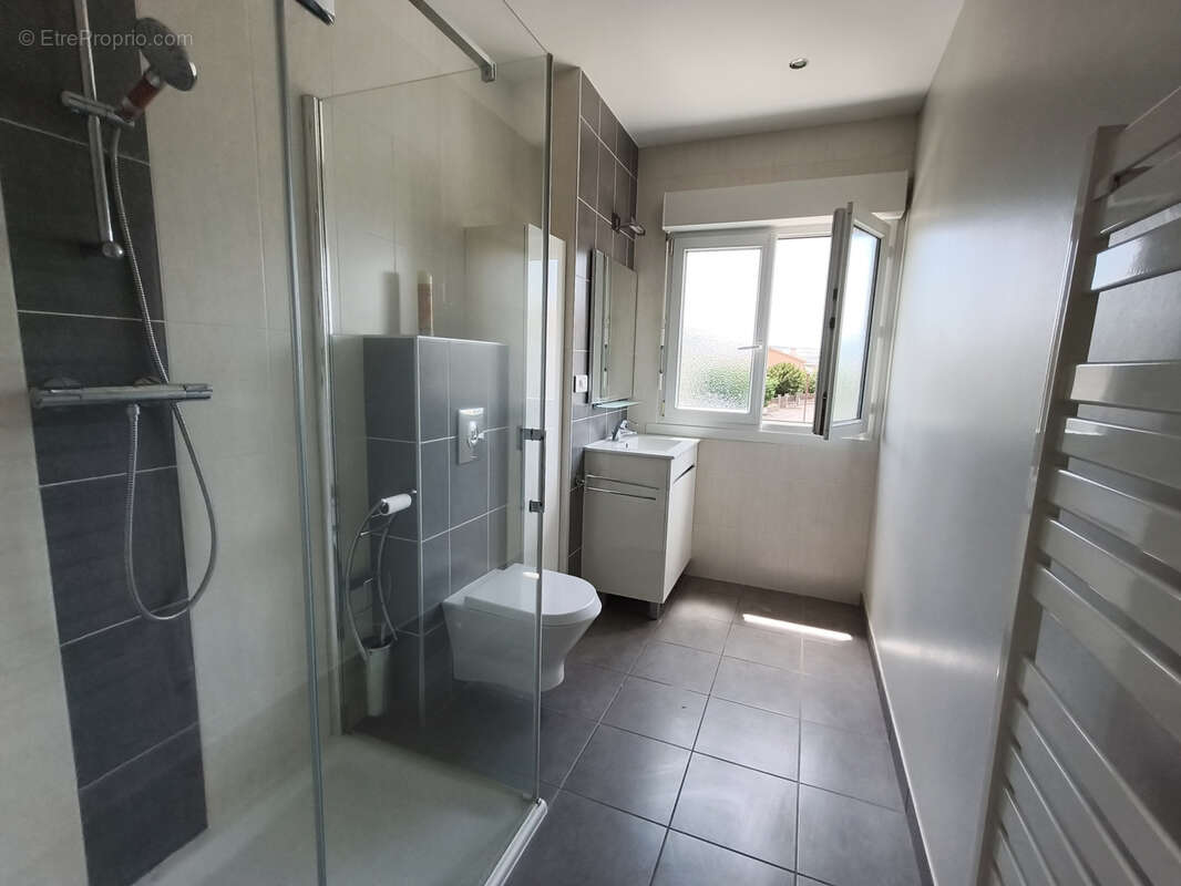 Maison de 76 m2 habitables sur la commune d'aulnat avec deux garages et jardin. - photo 6
