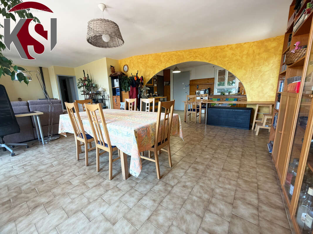 Maison à SEILLONS-SOURCE-D'ARGENS