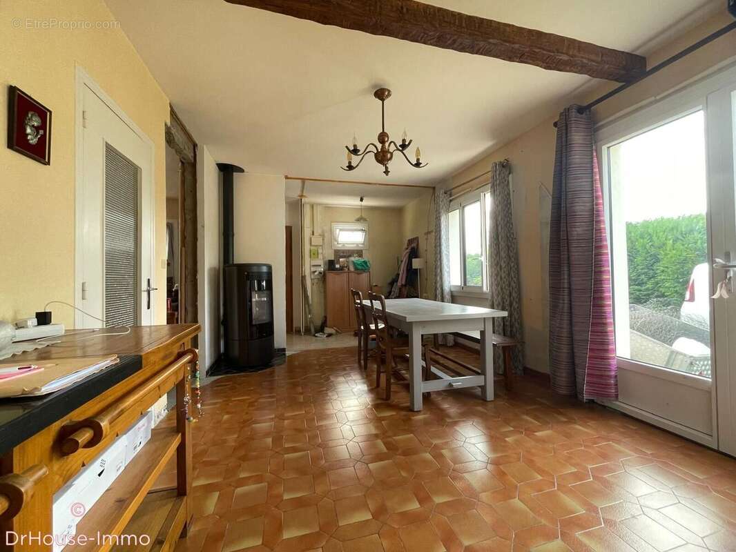 Maison à SAINTE-GENEVIEVE-DES-BOIS