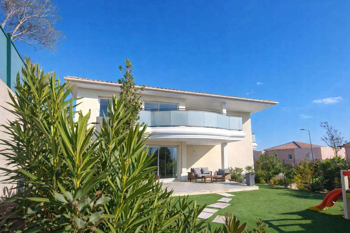 Appartement à PUGET-SUR-ARGENS