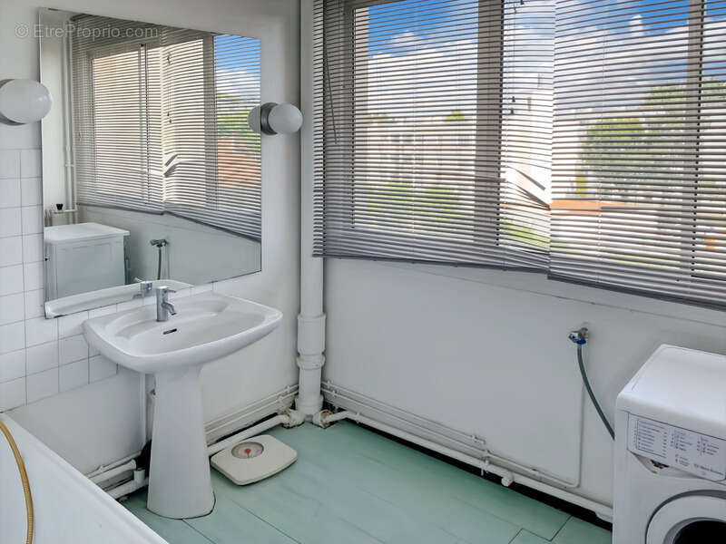 Dpt Yvelines (78), à vendre SAINT CYR L'ECOLE appartement T4 de 74 m² - photo 9