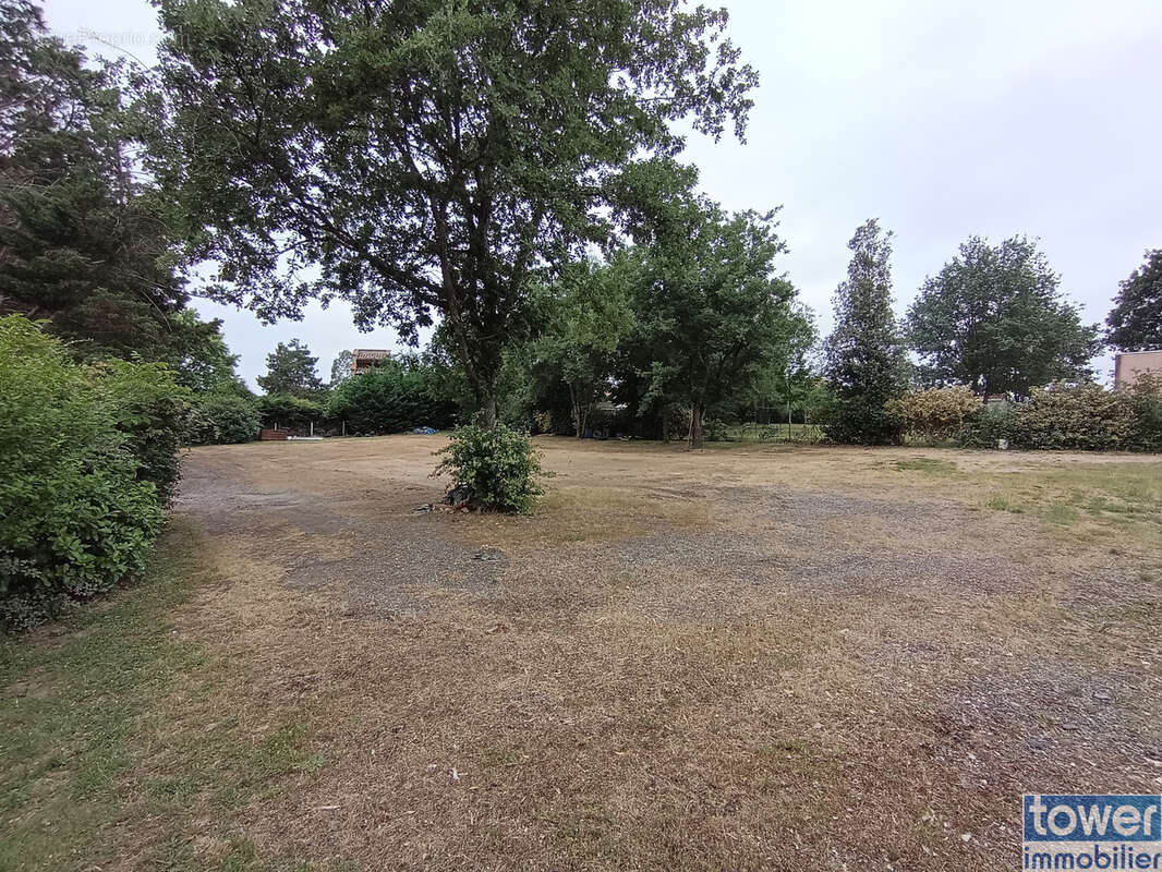 Terrain à GRENADE