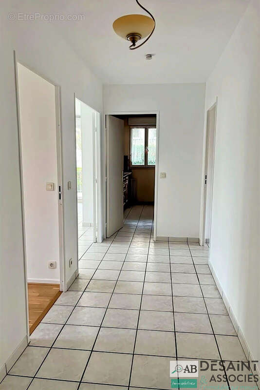 A vendre sur MONTÉVRAIN, appartement type F4 de 75 m2 3 chambres, balcon de 10 m2 et garage. - photo 6