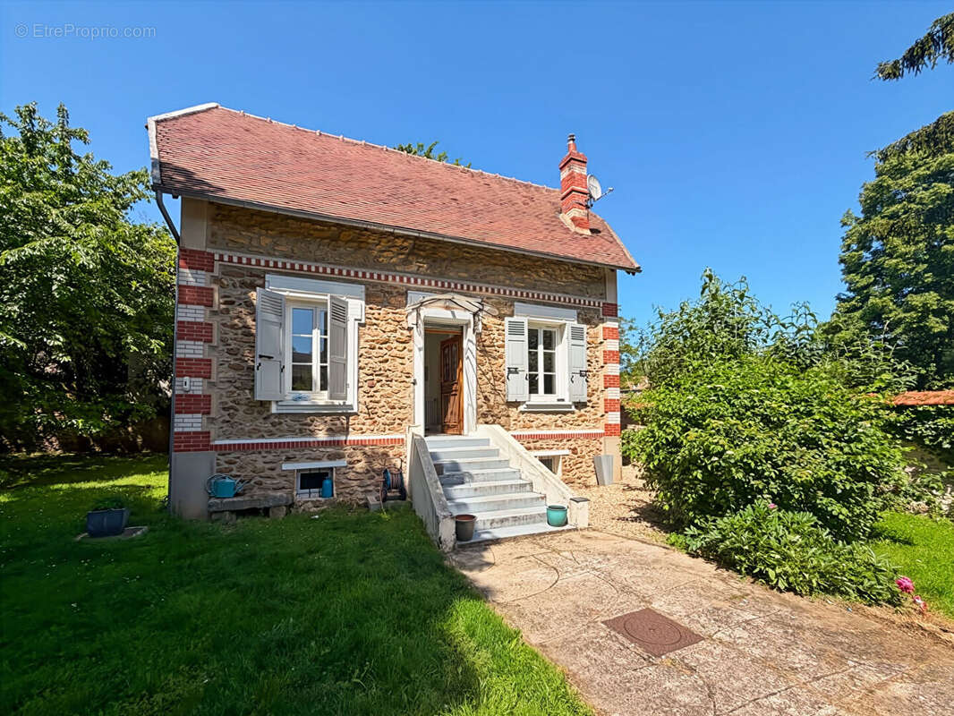 Maison à SAINT-FARGEAU-PONTHIERRY