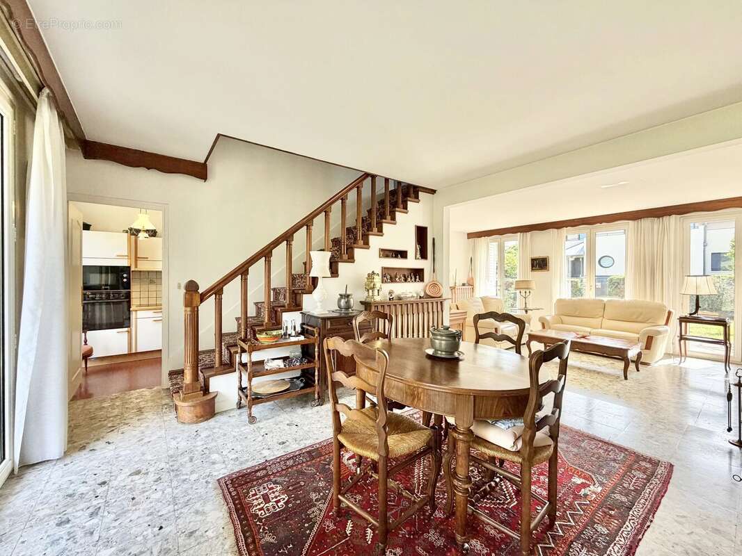 Maison à VERRIERES-LE-BUISSON