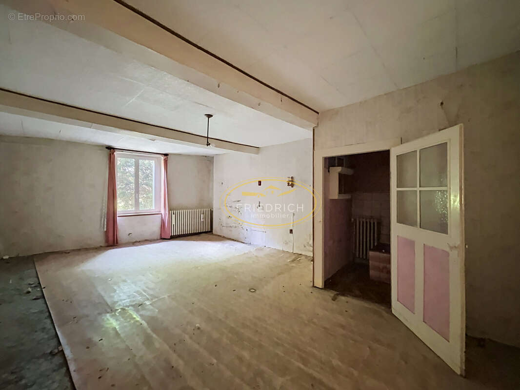 Maison à VELAINES