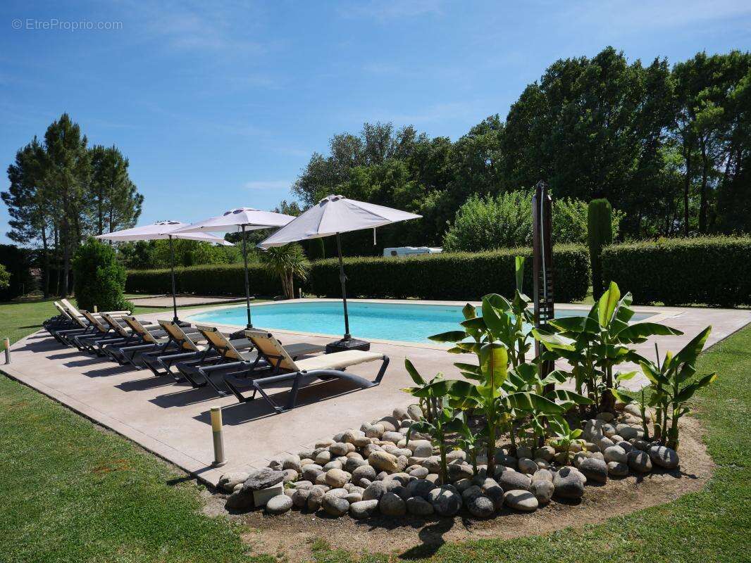 Maison à SAINT-JEAN-DE-MARUEJOLS-ET-AVEJAN