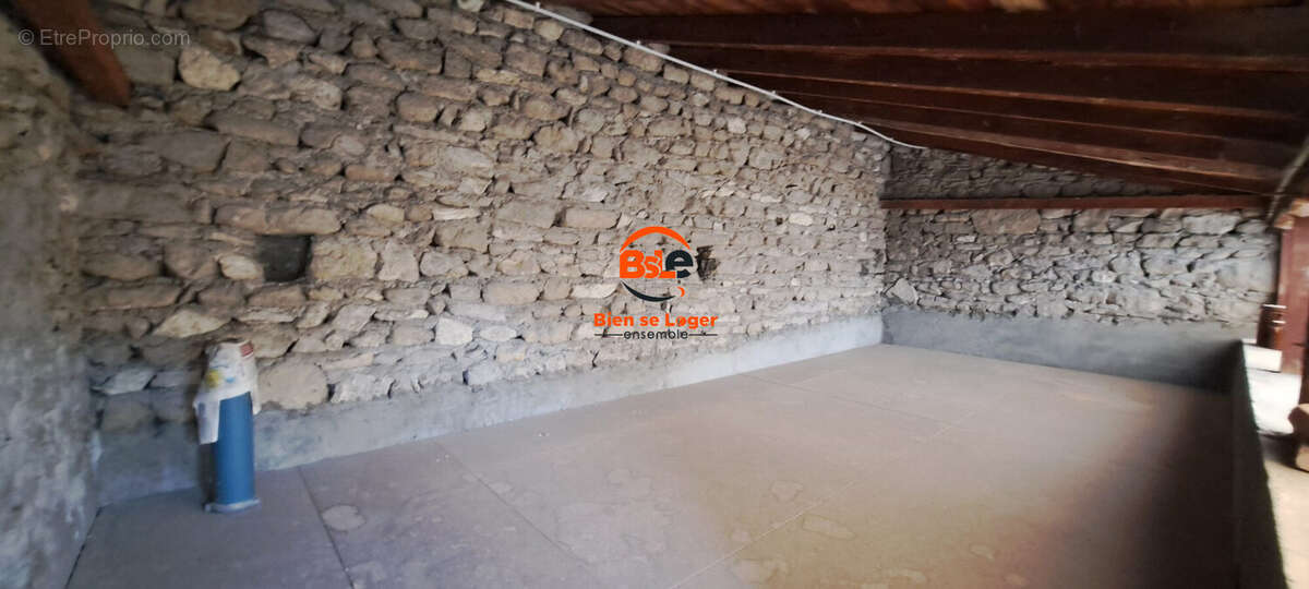 BSLE Immobilier Aigueperse maison 2 chambres grange jardin - Maison à AIGUEPERSE