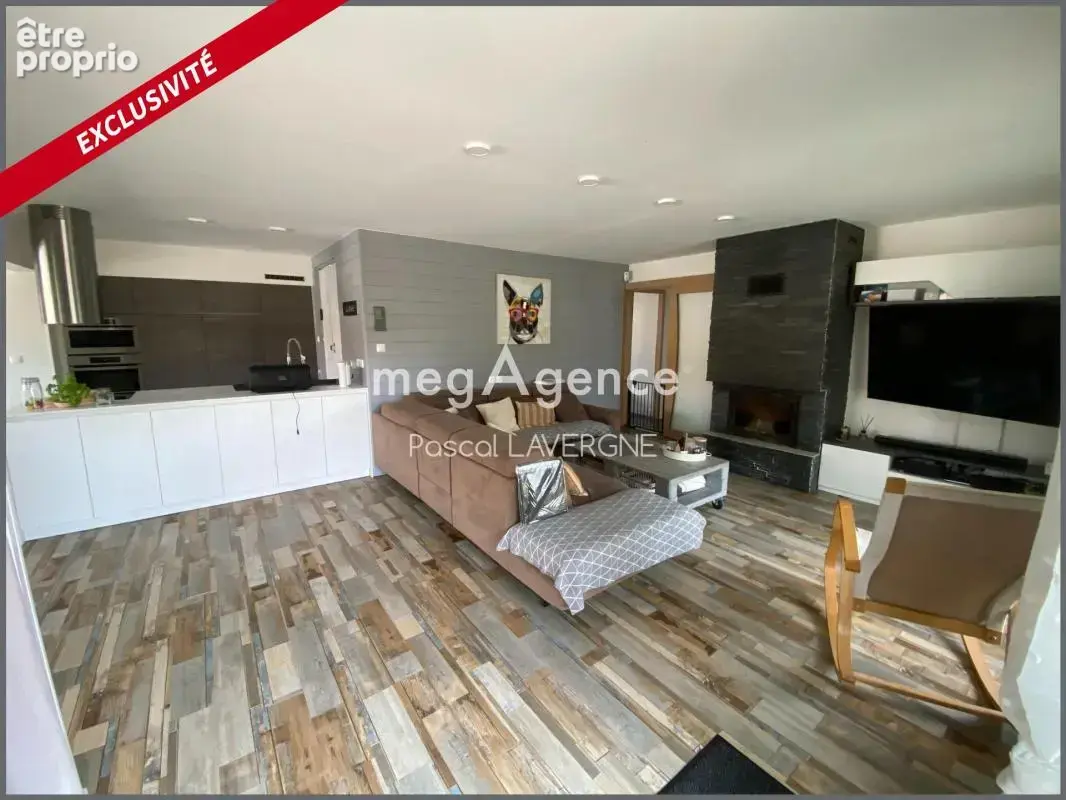 Exclusivité megAgence - Maison 100% bois située à 5 min à pied du centre-ville, des commerces, et des commodités - photo 5