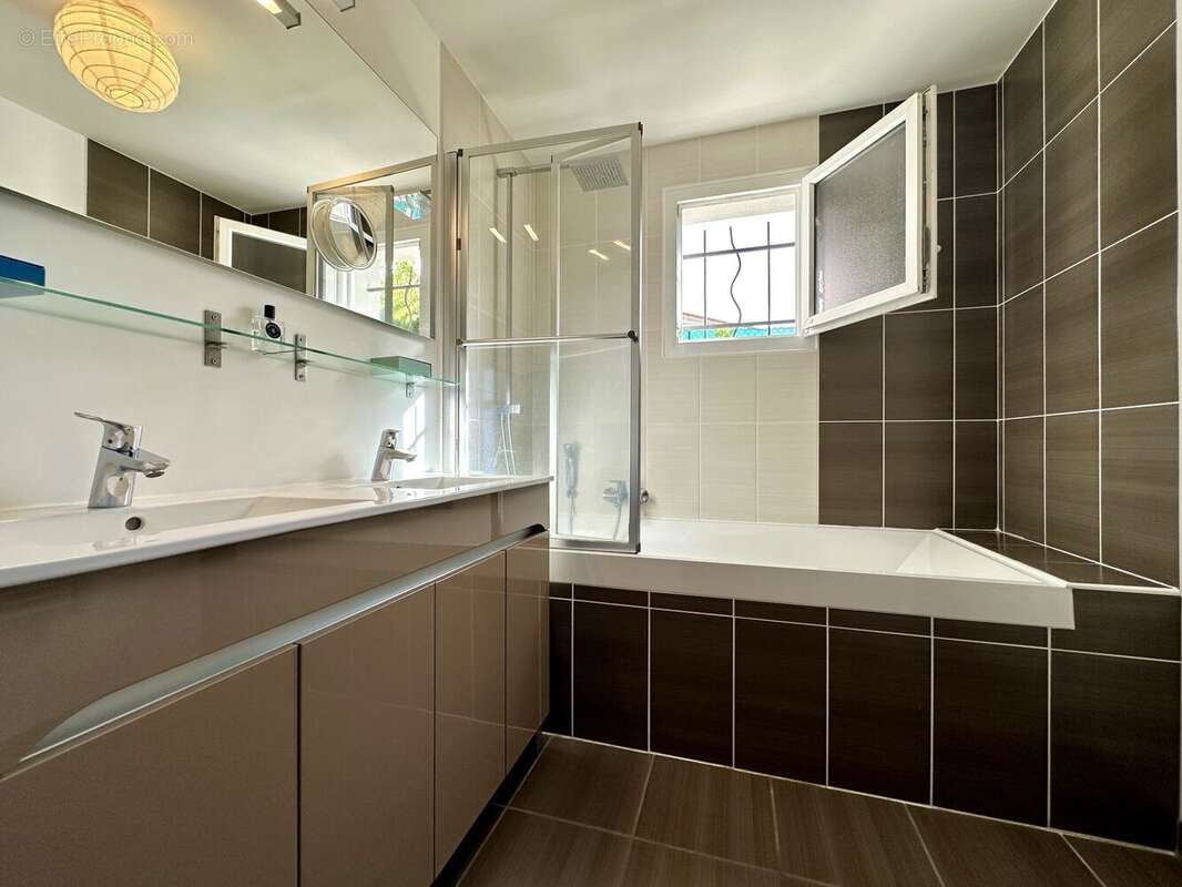 Maison à MIREFLEURS