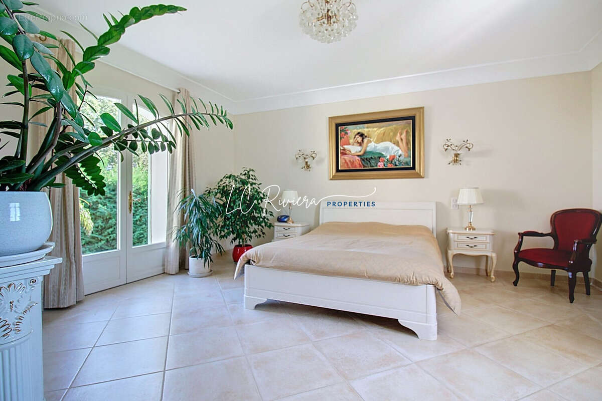 Maison à ROQUEBRUNE-SUR-ARGENS