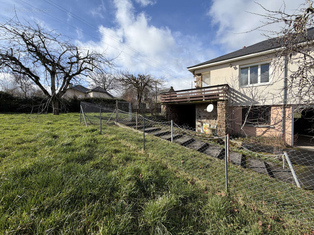 Maison à LUC-LA-PRIMAUBE