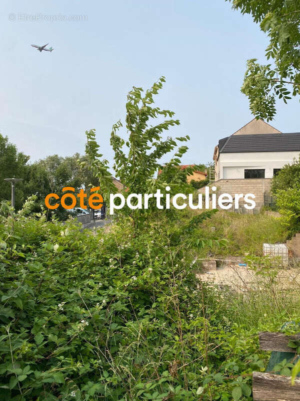 Terrain à VILLENEUVE-SAINT-GEORGES